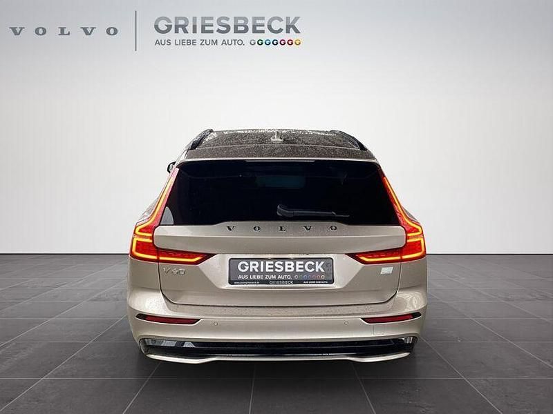 Gebraucht Volvo V60 Plus 455 PS (334 kW) 2023 Bright dusk / metallic Kombi