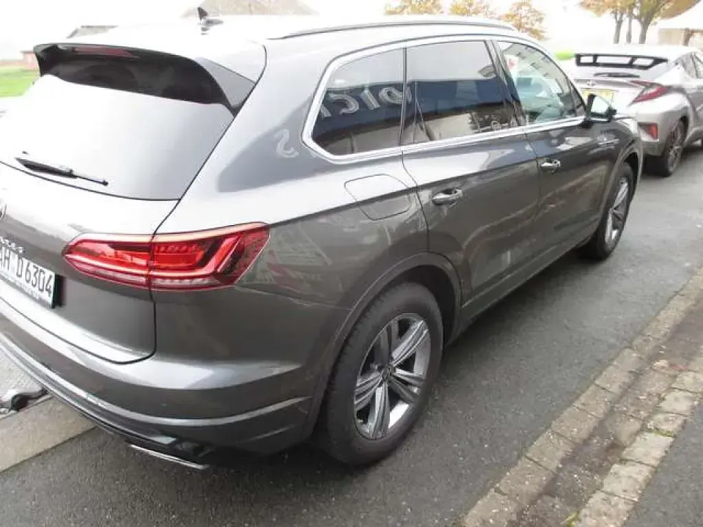 Gebraucht VW Touareg R-line 231 PS (169 kW) 2022 Siliziumgrau metallic SUV