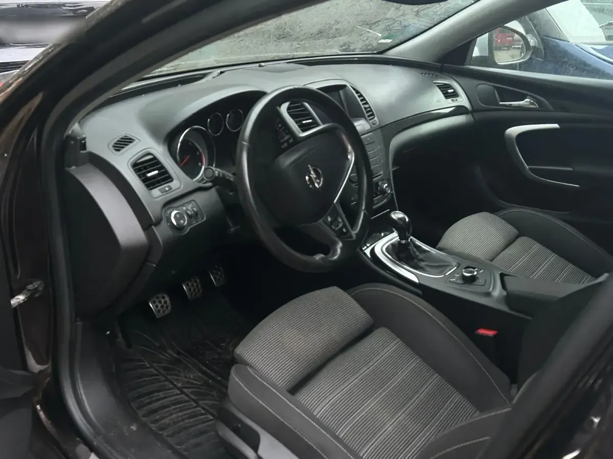 Gebraucht Opel Insignia 130 PS (95 kW) 2010 Grau Kombi