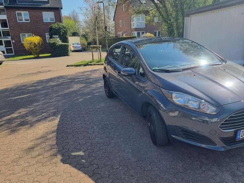 Gebraucht Ford Fiesta Trend 60 PS (44 kW) 2015 Limousine