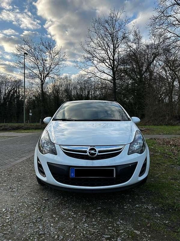 Gebraucht Opel Corsa Selection 69 PS (50 kW) 2014 Weiß Kleinwagen
