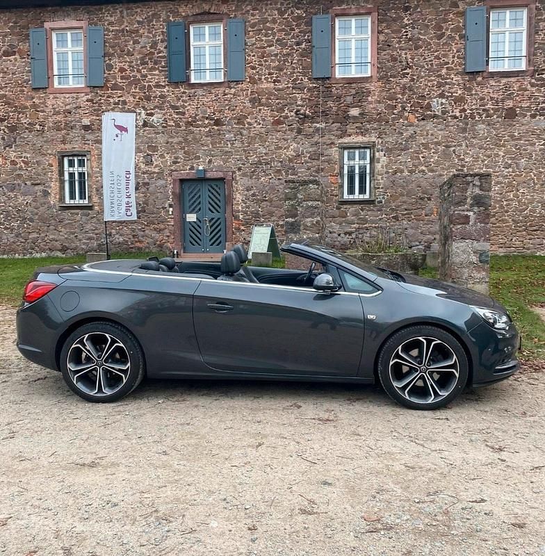 Grau Gebraucht 2013 Opel Cascada Edition Cabrio | 6.900 € - Bild 1/4