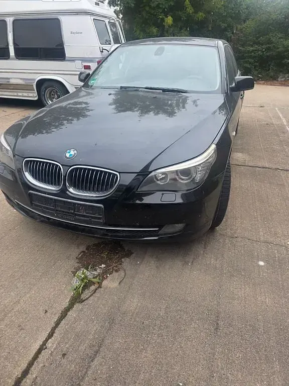 Gebraucht BMW 523 190 PS (139 kW) 2007 Schwarz Kombi