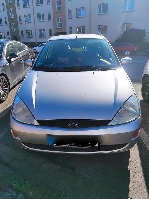 Gebraucht Ford Focus 101 PS (74 kW) 2001 Grau Kleinwagen