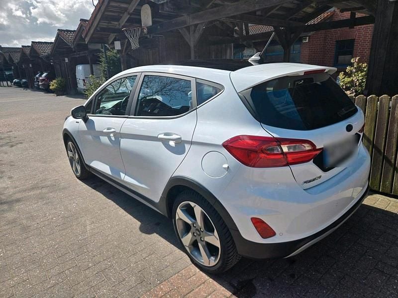 Gebraucht Ford Fiesta Active 101 PS (74 kW) 2019 Weiß Kleinwagen