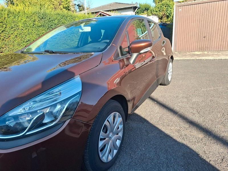 Braun Gebraucht 2014 Renault Clio IV Experience Kleinwagen | 5.600 € (Guter Preis) - Bild 1/4