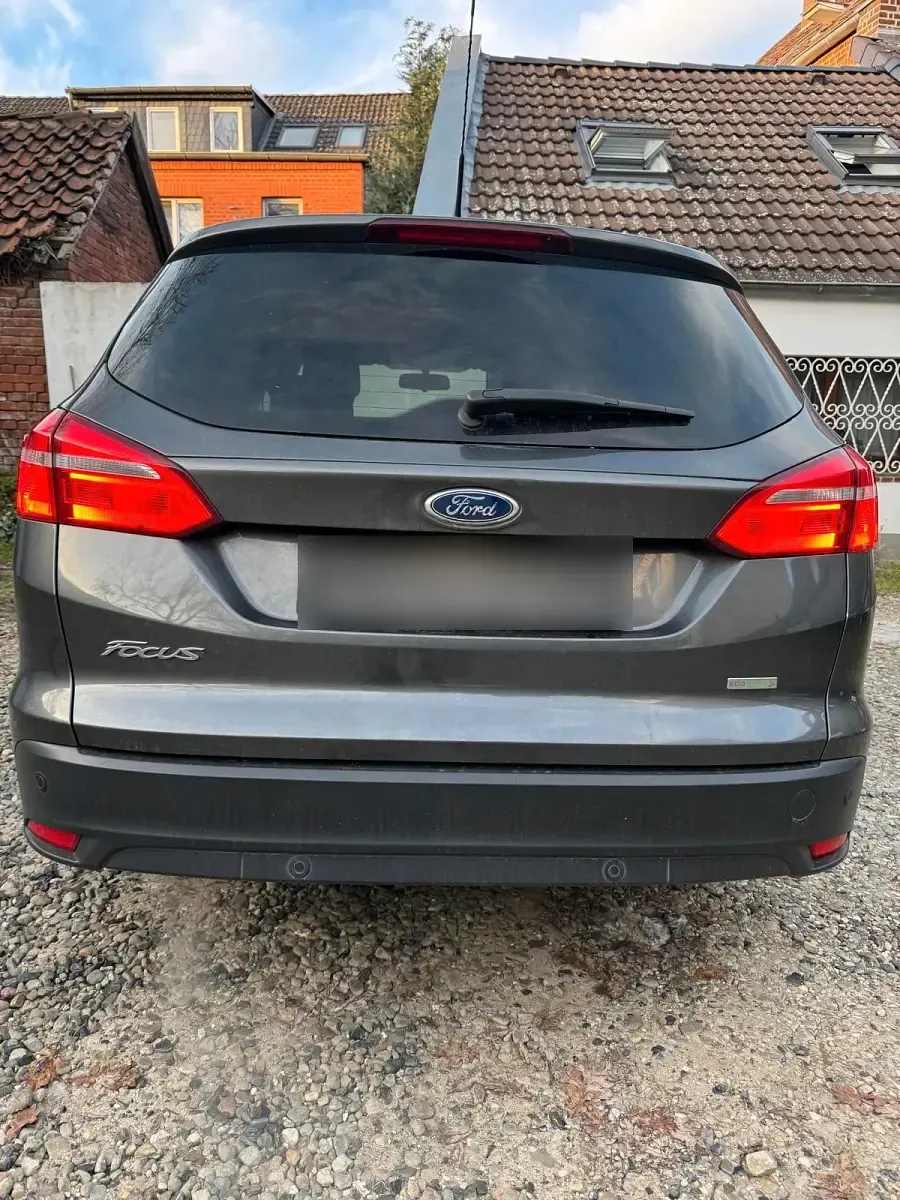 Gebraucht Ford Focus 125 PS (91 kW) 2017 Grau Kombi