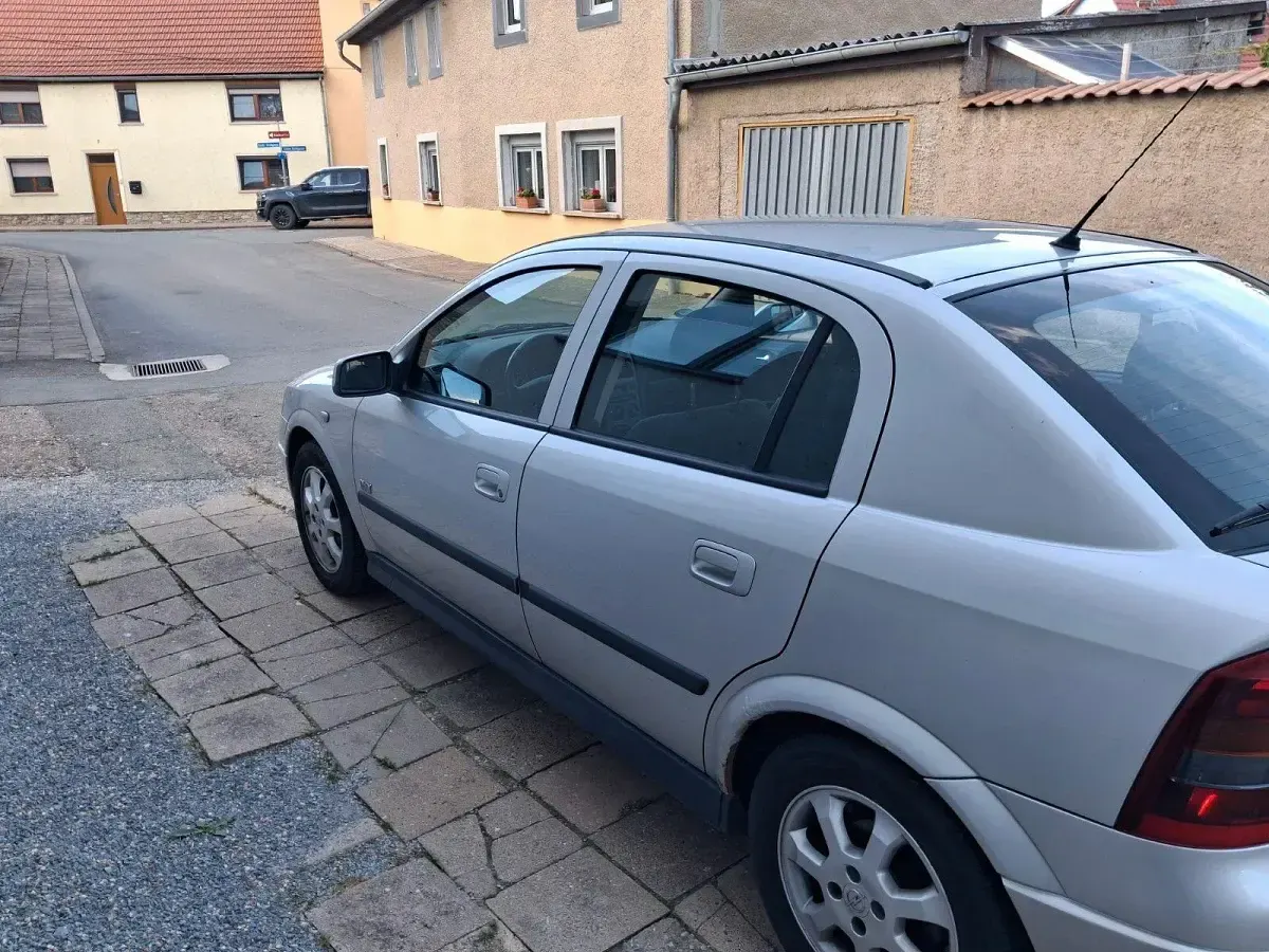 Gebraucht Opel Astra 84 PS (61 kW) 2003 Silber Limousine