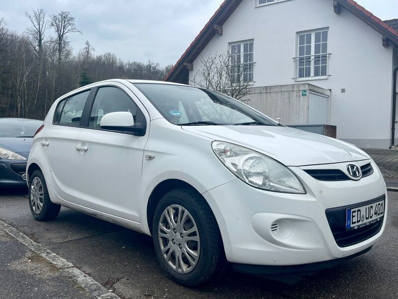 Weiß Gebraucht 2009 Hyundai i20 Classic Limousine | 2.690 € (Fairer Preis) - Bild 1/4