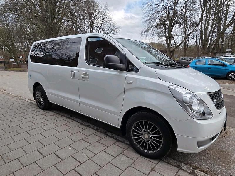Gebraucht Hyundai H-1 175 PS (128 kW) 2011 Weiß Van / Kleinbus