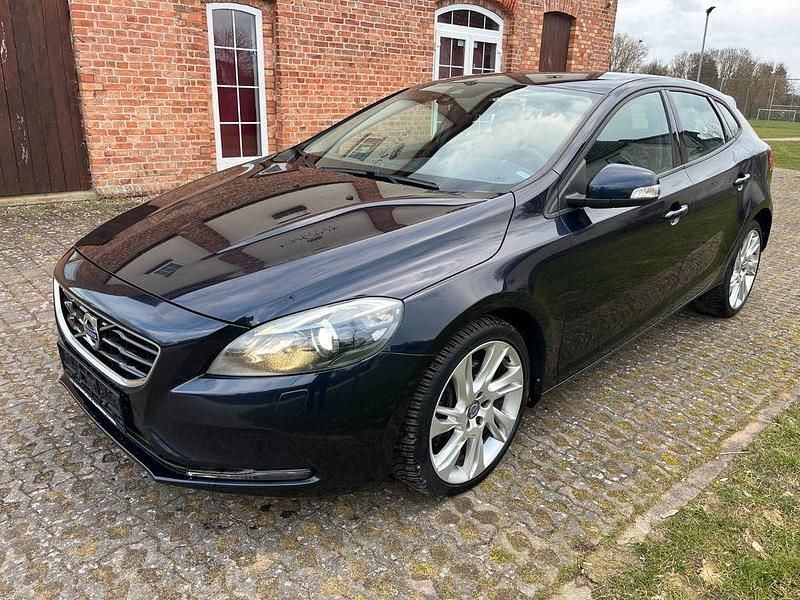 Gebraucht Volvo V40 You! 150 PS (110 kW) 2015 Blau Limousine