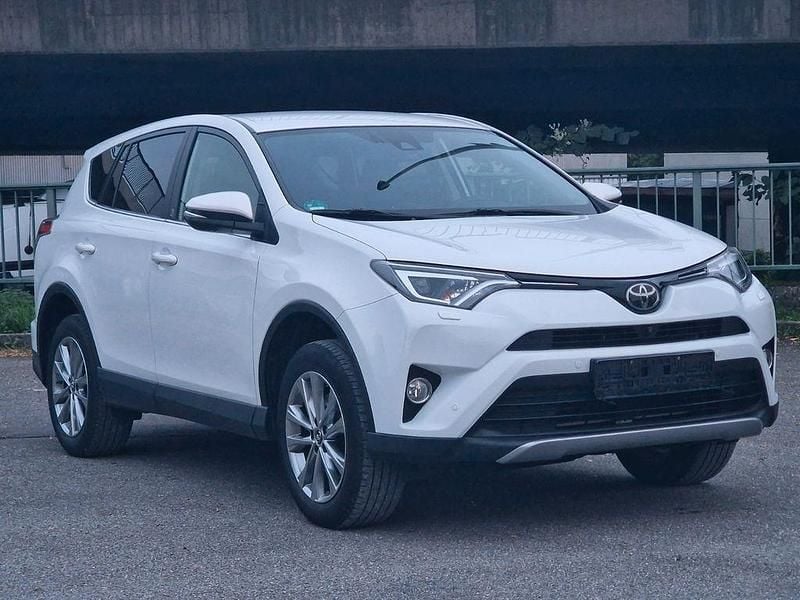 Weiß Gebraucht 2018 Toyota RAV4 Team SUV | 20.999 € (Fairer Preis) - Bild 1/4