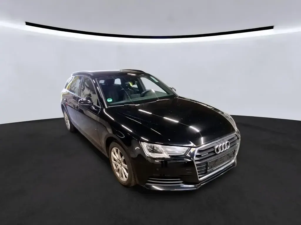 Gebraucht Audi A4 Basis 218 PS (160 kW) 2018 Schwarz Limousine