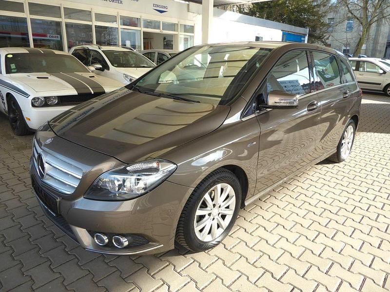 Gebraucht Mercedes B180 122 PS (89 kW) 2012 Grau Van / Kleinbus