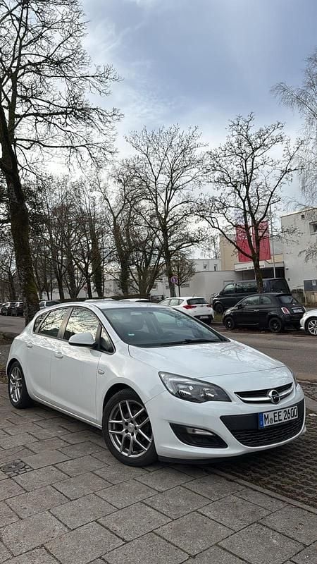 Weiß Gebraucht 2012 Opel Astra Limousine | 3.000 € (Guter Preis) - Bild 1/2