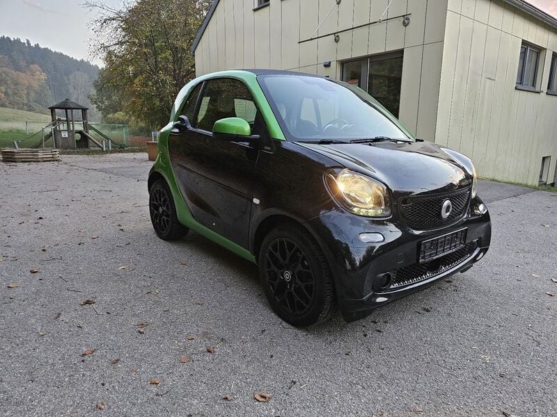 Schwarz Gebraucht 2017 Smart ForTwo Electric Drive Coupé | 7.250 € (Fairer Preis) - Bild 1/4