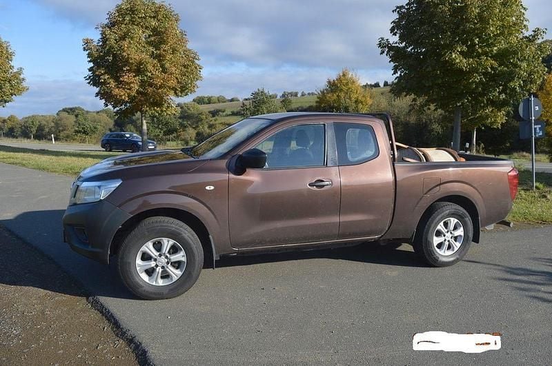 Gebraucht Nissan Navara 163 PS (119 kW) 2017 Braun Abholung