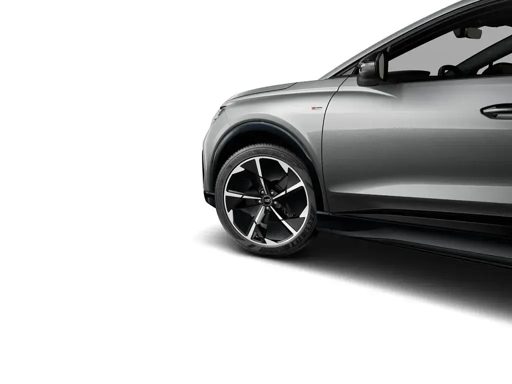 Second-hand Audi Q4 e-tron Ambiente 250 kW (340 CP) 2025 Gri SUV
