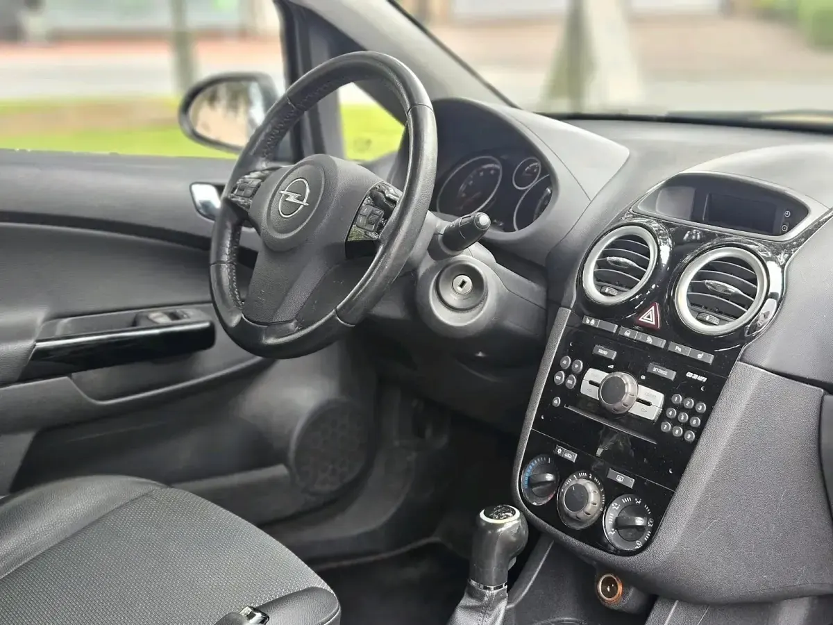 Gebraucht Opel Corsa Selection 101 PS (74 kW) 2010 Grau Kleinwagen