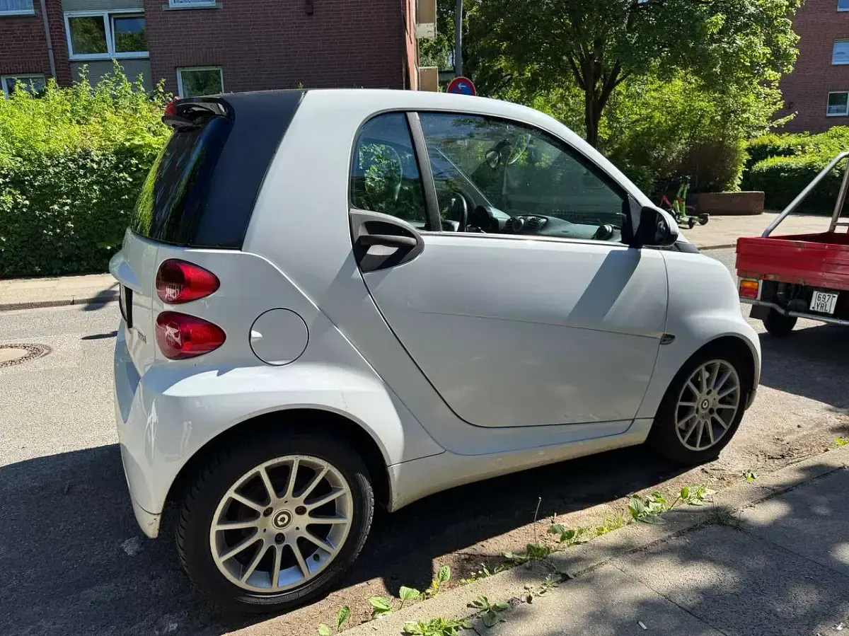 Gebraucht Smart ForTwo Coupé 71 PS (52 kW) 2011 Weiß Coupé