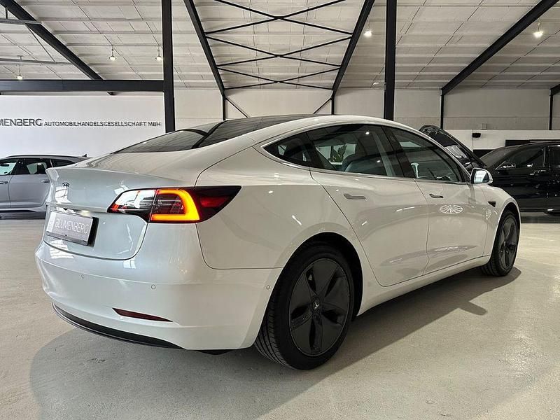 Second-hand Tesla Model 3 Standard Range Plus 239 kW (325 CP) 2020 Alb Berlinǎ