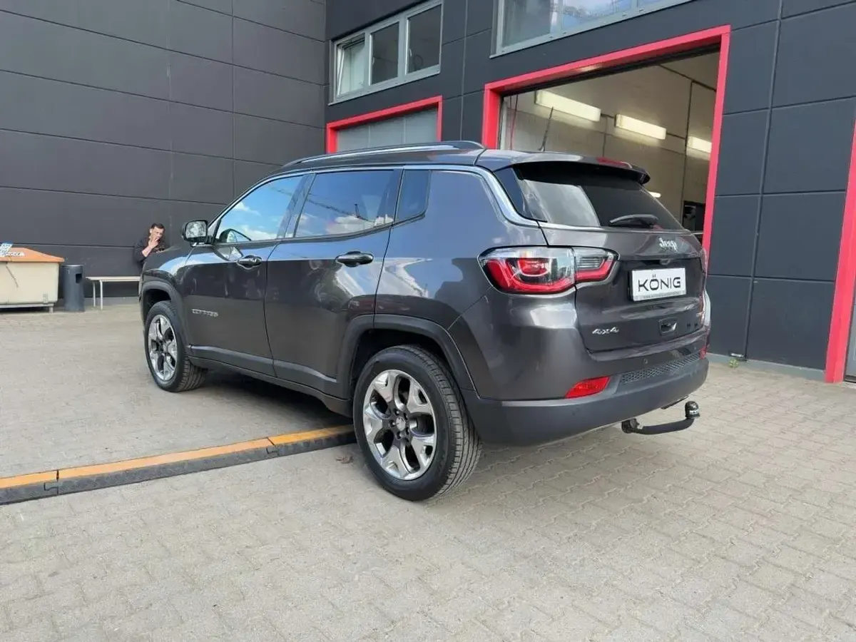 Gebraucht Jeep Compass Limited 170 PS (125 kW) 2020 Schwarz SUV