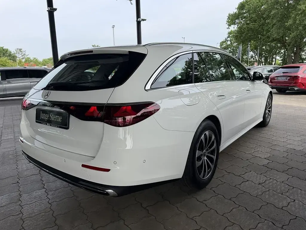 Gebraucht Mercedes E200 204 PS (150 kW) 2025 Weiß Kombi