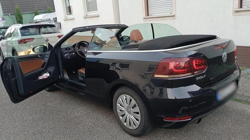 Second-hand VW Golf 105 CP (77 kW) 2011 Negru Cabrio