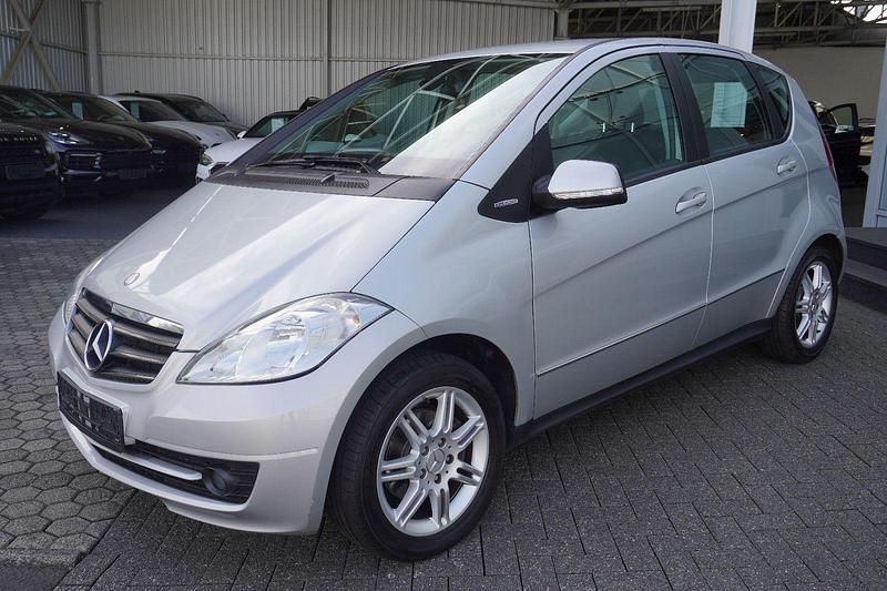 Gebraucht Mercedes 180 Classic 116 PS (85 kW) 2009 Silber Limousine