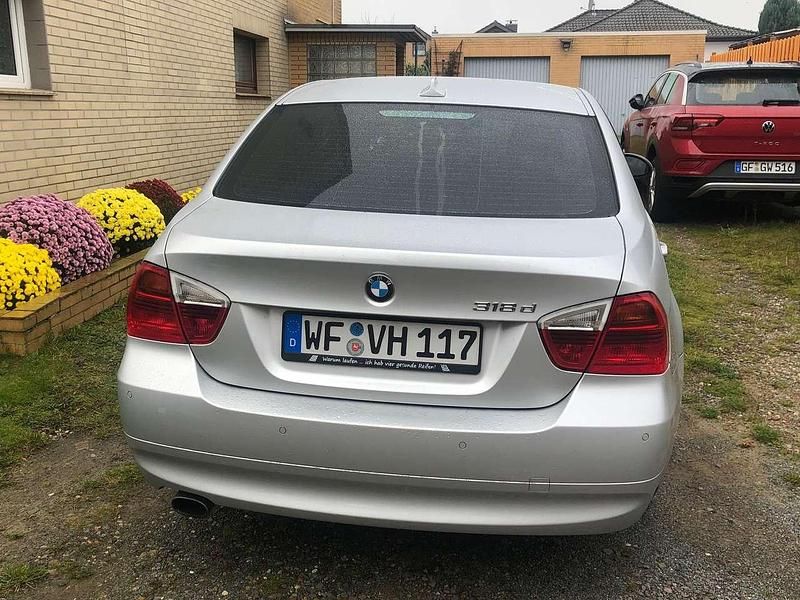 Gebraucht BMW 318 122 PS (89 kW) 2008 Silber Limousine