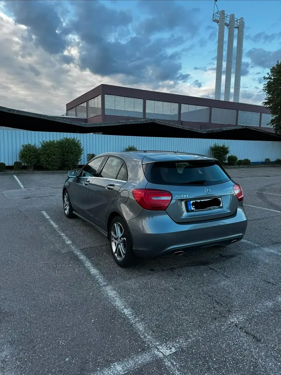 Gebraucht Mercedes A200 Urban 136 PS (100 kW) 2012 Grau Kleinwagen