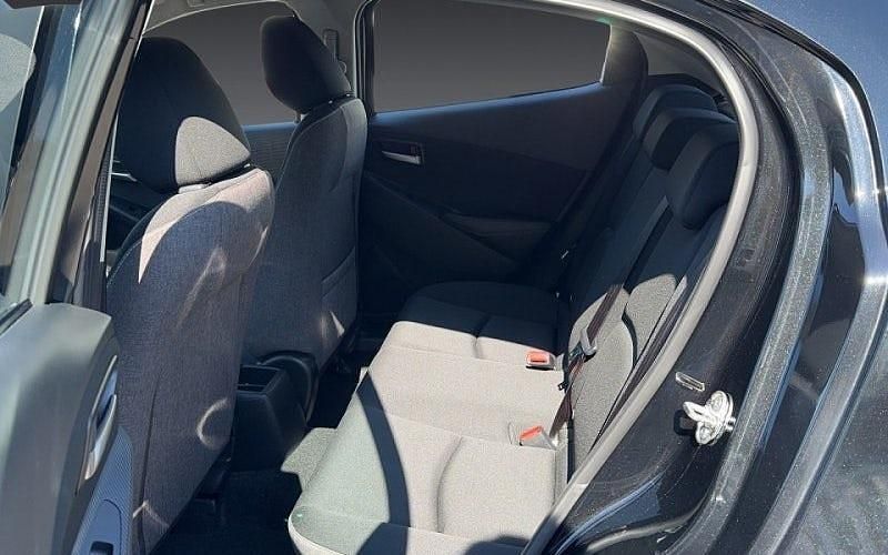 Gebraucht Mazda 2 Center-Line 90 PS (66 kW) 2024 Deep crystal blue metallic Limousine