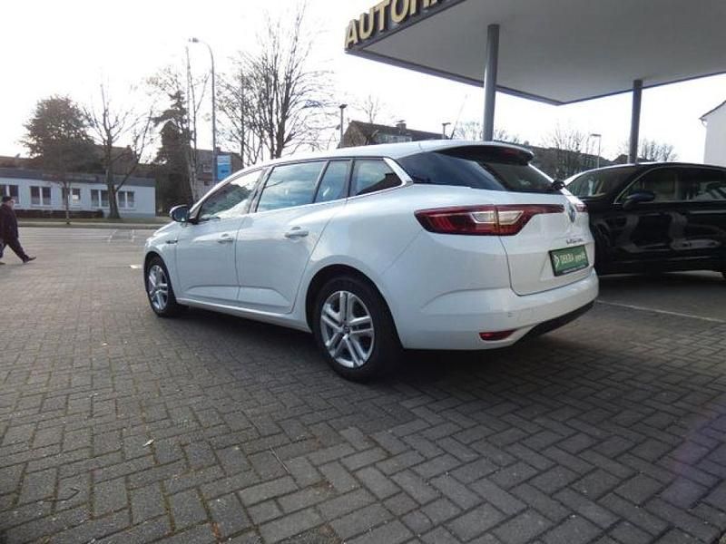 Gebraucht Renault Mégane GrandTour Play 132 PS (97 kW) 2018 Weiß Kombi