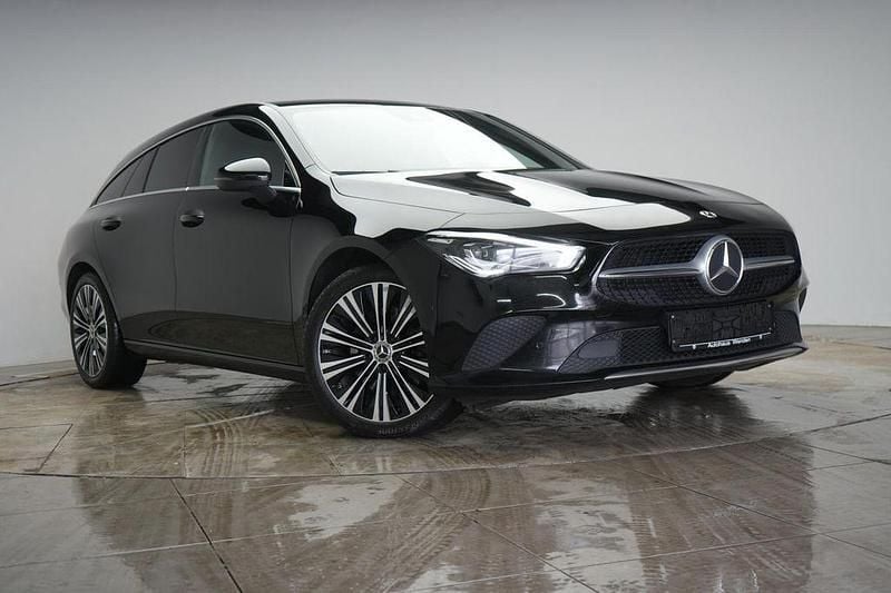 Schwarz Gebraucht 2022 Mercedes CLA220 Shooting Brake Kombi | 21.490 € (Guter Preis) - Bild 1/4