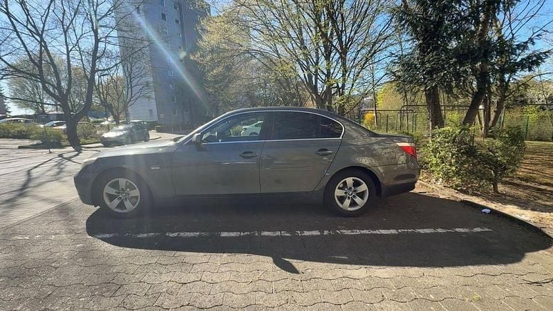 Gebraucht BMW 523 177 PS (130 kW) 2007 Grau Limousine