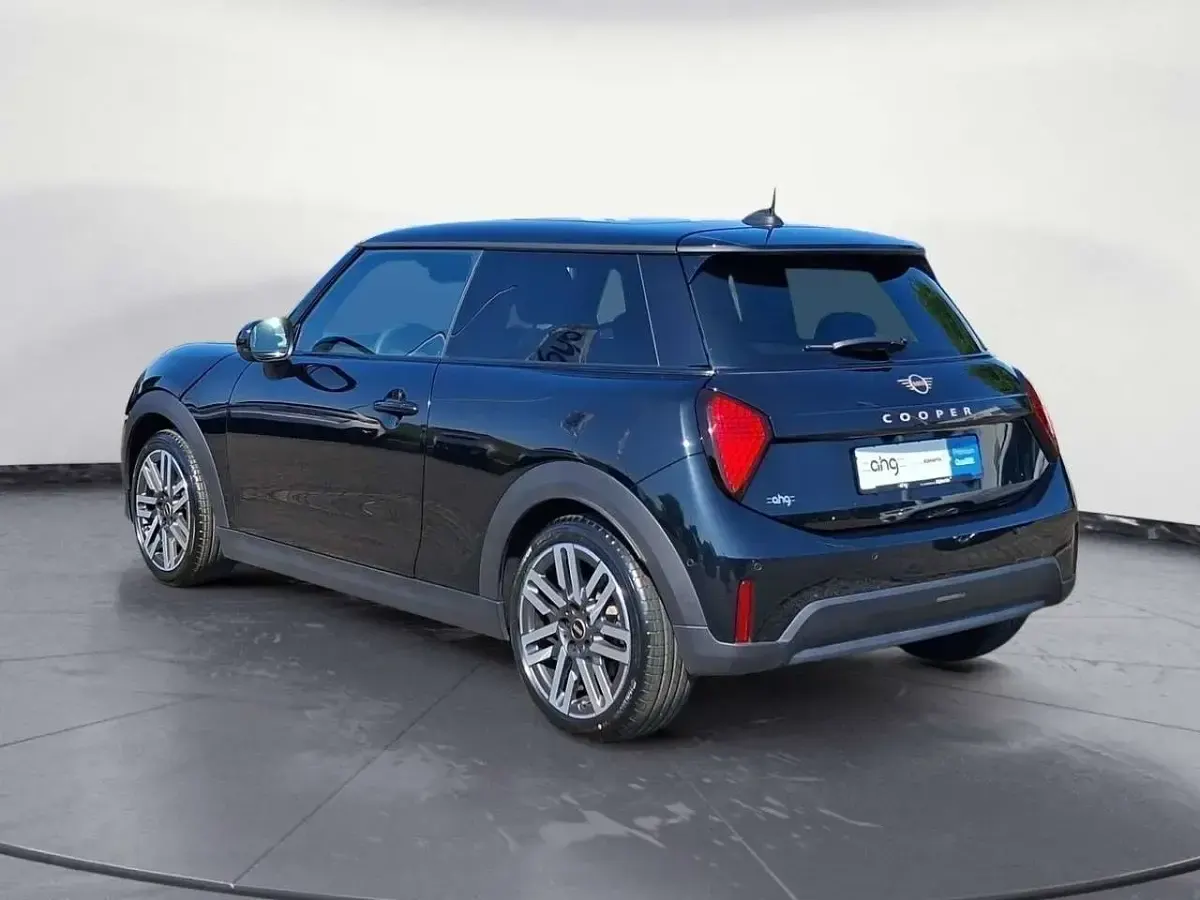 Gebraucht Mini Cooper Classic 114 kW (156 PS) 2025 Metalliclackierung melti Kleinwagen
