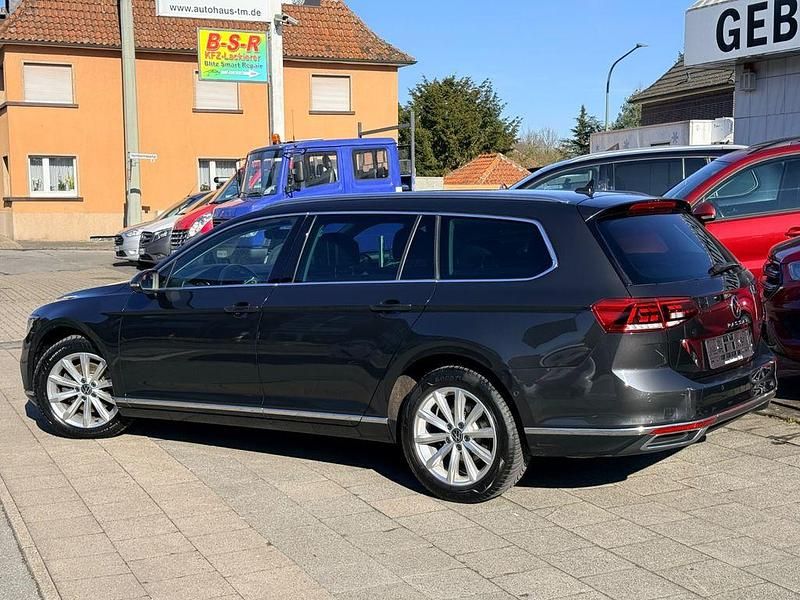 Gebraucht VW Passat Elegance 200 PS (147 kW) 2021 Mangangrau (metallic) Kombi