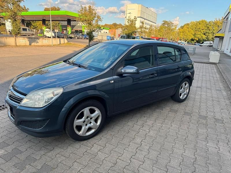 Braun Gebraucht 2008 Opel Astra Limousine | 1.990 € - Bild 1/4