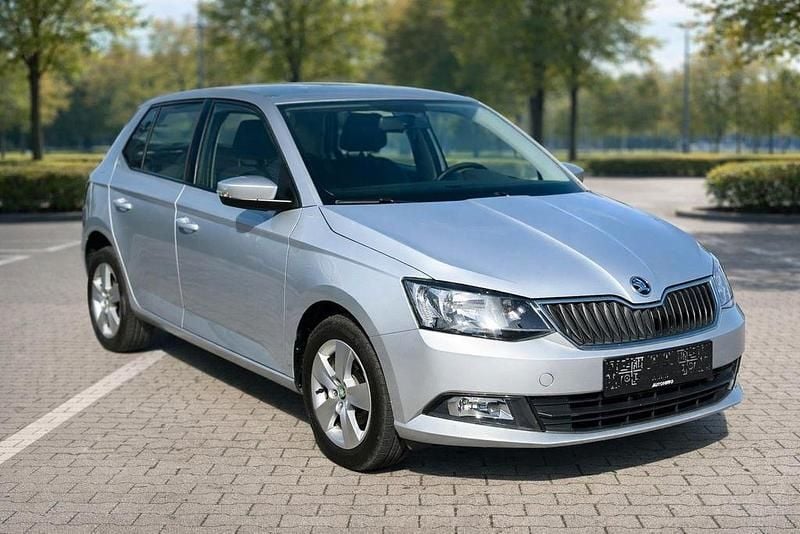 Gebraucht Skoda Fabia Ambition 75 PS (55 kW) 2015 Silber Limousine