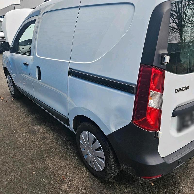 Gebraucht Dacia Dokker 102 PS (75 kW) 2021 Weiß Van / Kleinbus