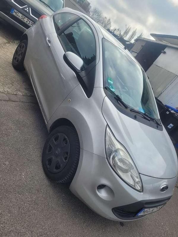 Silber Gebraucht 2012 Ford Ka Champions Edition Kleinwagen | 2.500 € (Guter Preis) - Bild 1/4