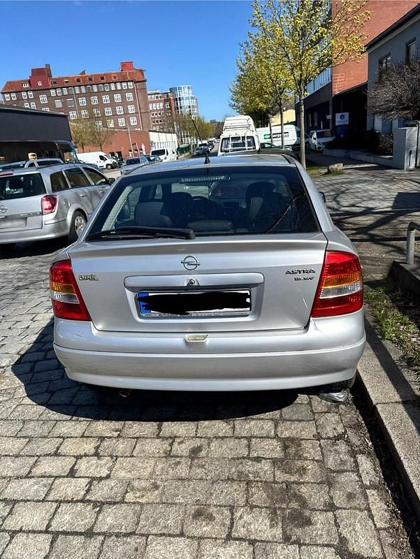Gebraucht Opel Astra 115 PS (84 kW) 1999 Silber Limousine