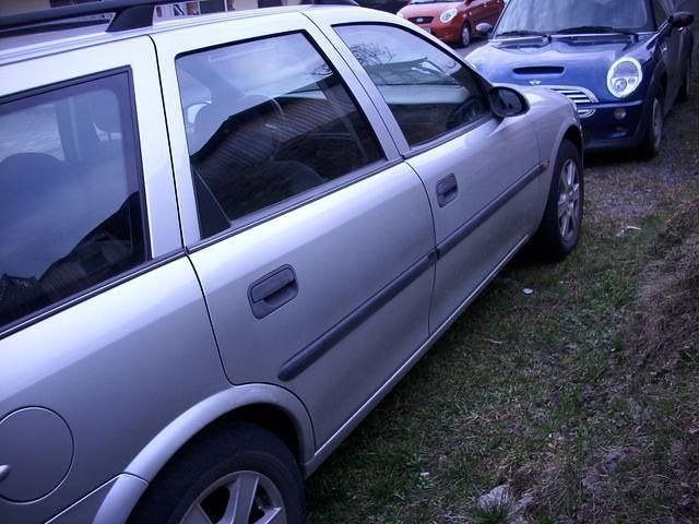 Gebraucht Opel Vectra 136 PS (100 kW) 1998 Silber metallic Kombi