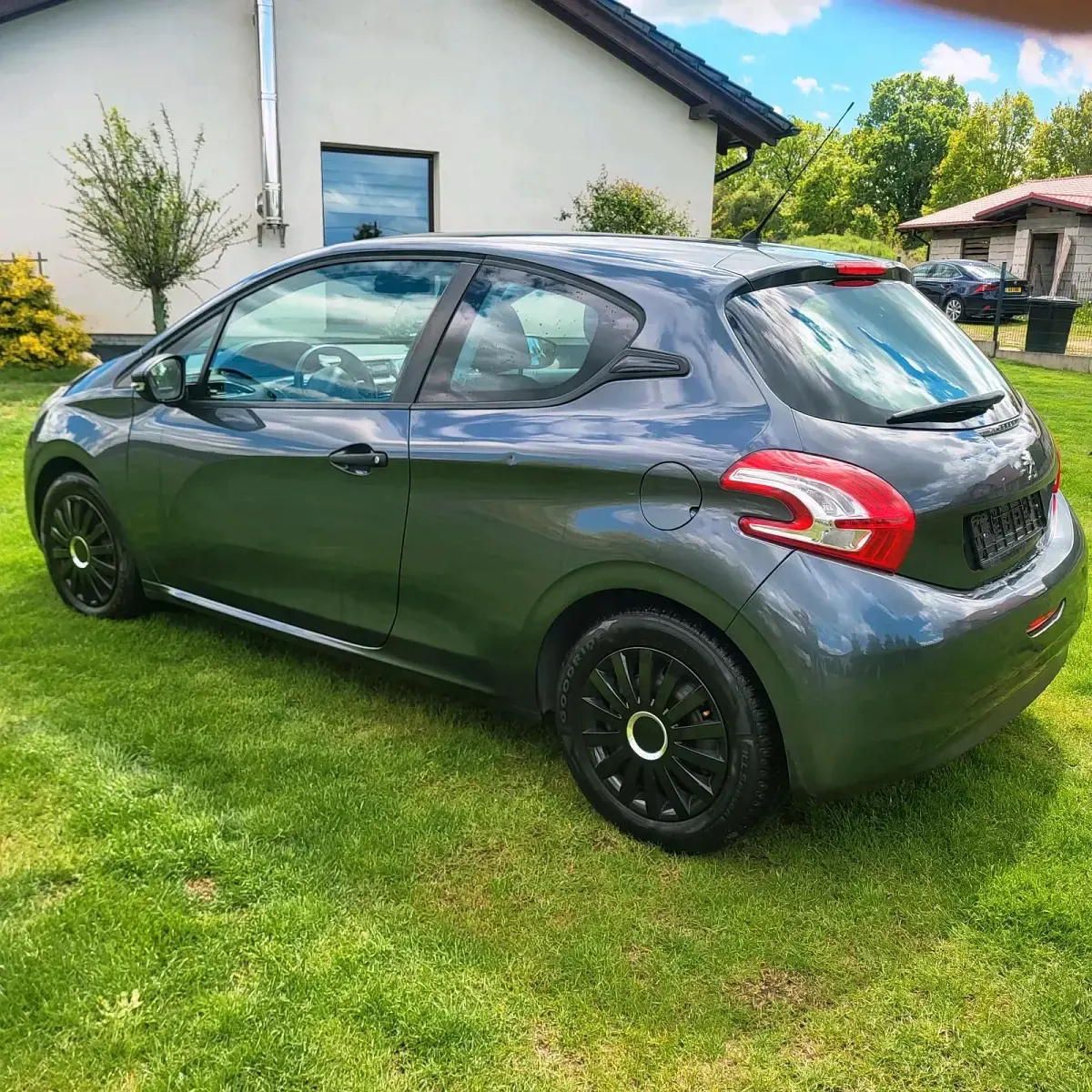Gebraucht Peugeot 208 68 PS (50 kW) 2012 Grau Kleinwagen