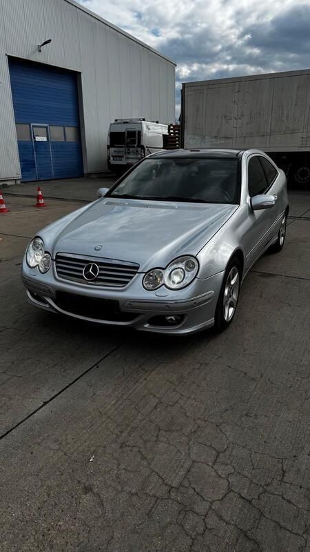 Silber Gebraucht 2007 Mercedes 220 Limousine | 2.900 € - Bild 1/4