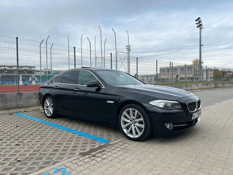 Schwarz Gebraucht 2013 BMW 550 Limousine | 16.400 € (Fairer Preis) - Bild 1/4