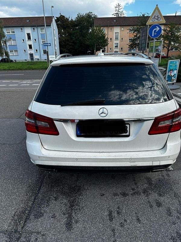 Weiß Gebraucht 2011 Mercedes E350 Kombi | 8.500 € (Fairer Preis) - Bild 1/4