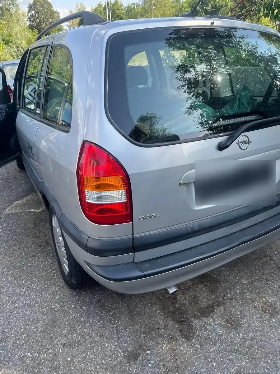 Gebraucht Opel Zafira 125 PS (91 kW) 2001 Silber Van / Kleinbus