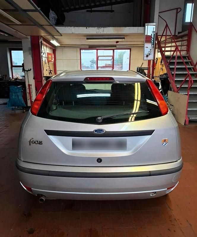 Gebraucht Ford Focus 100 PS (73 kW) 2003 Silber Kleinwagen