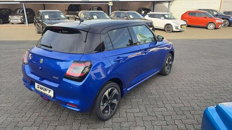 Neu Suzuki Swift Comfort+ 83 PS (61 kW) 2025 Frontier blue pearl/super blac Kleinwagen
